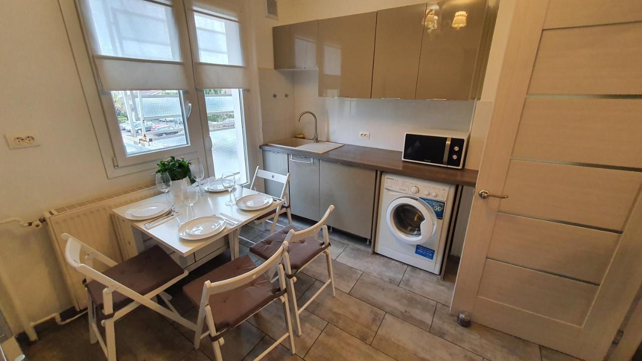 Appartement Avec Parking Gratuit Proche De Village De Marque Bourgoin-Jallieu Bagian luar foto