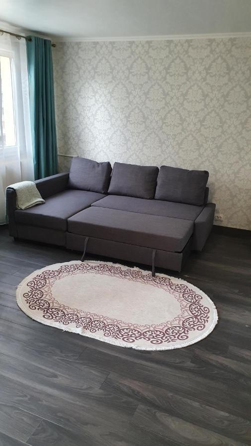 Appartement Avec Parking Gratuit Proche De Village De Marque Bourgoin-Jallieu Bagian luar foto