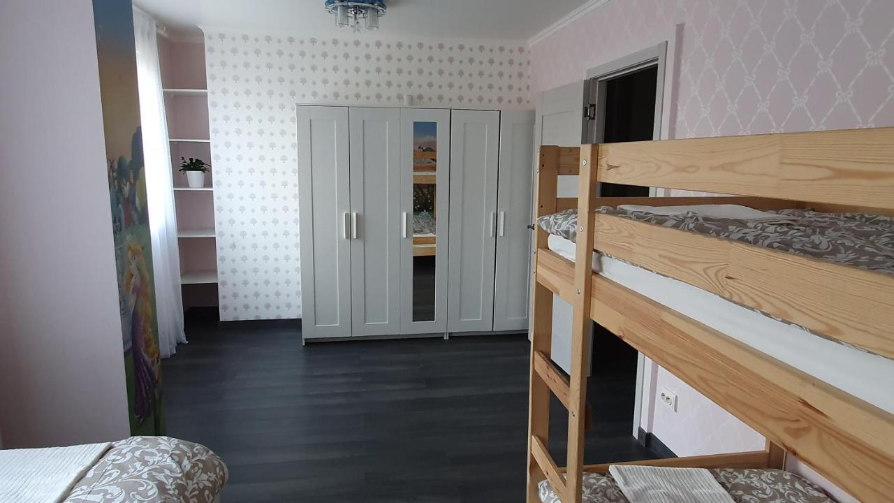 Appartement Avec Parking Gratuit Proche De Village De Marque Bourgoin-Jallieu Bagian luar foto